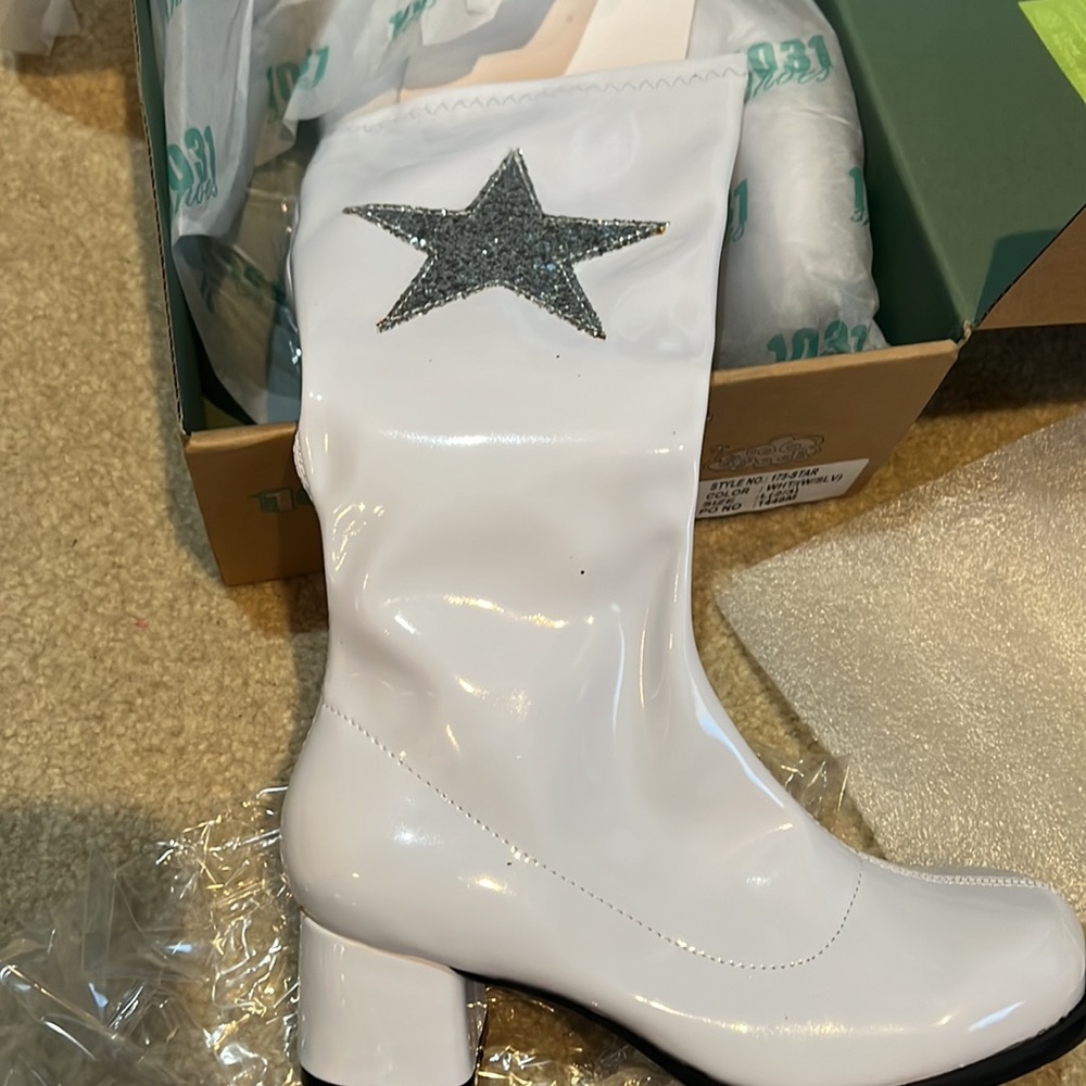 NIB Chasing Fireflies  girls white star boots 2/3